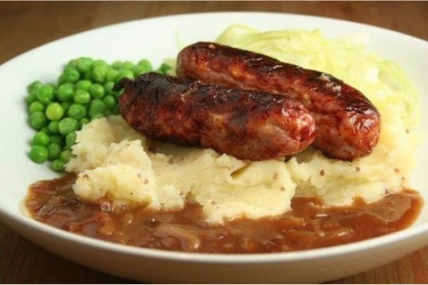 Comida típica de inglaterra - Salchichas y puré de patatas