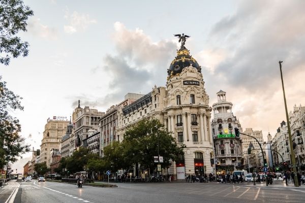 que ver en Madrid edificio metropolis